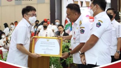 Gubernur Sulut Ganjar Kota Manado Dengan Penghargaan Ini
