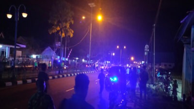 Tiba di Manado, Presiden Jokowi Disambut Puluhan Warga Disepanjang Jalan AA Maramis