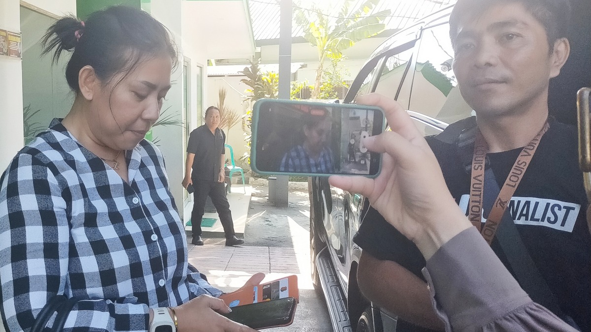 Penasehat Hukum Tersangka, Adv. Anace Agustina Padang, SH