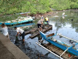 GMIST Jemaat Maranatha Tahuna Bersihkan Sampah di Rawa Towo’e
