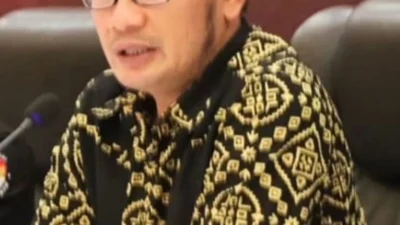 Dr Ferry Daud Liando SSos, MSi