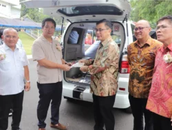 BSG melalui TJS Pemprov Sulut Serahkan Ambulans untuk Unklab
