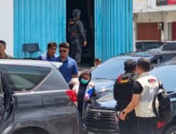 KPK Geledah Kantor Kontraktor Tony Tanos di Ruko Marina Plaza Manado